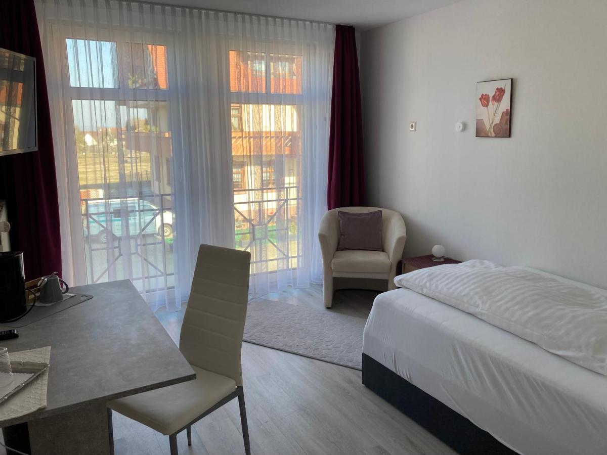 Hotel Landgasthof Kranz Huefingen Bagian luar foto