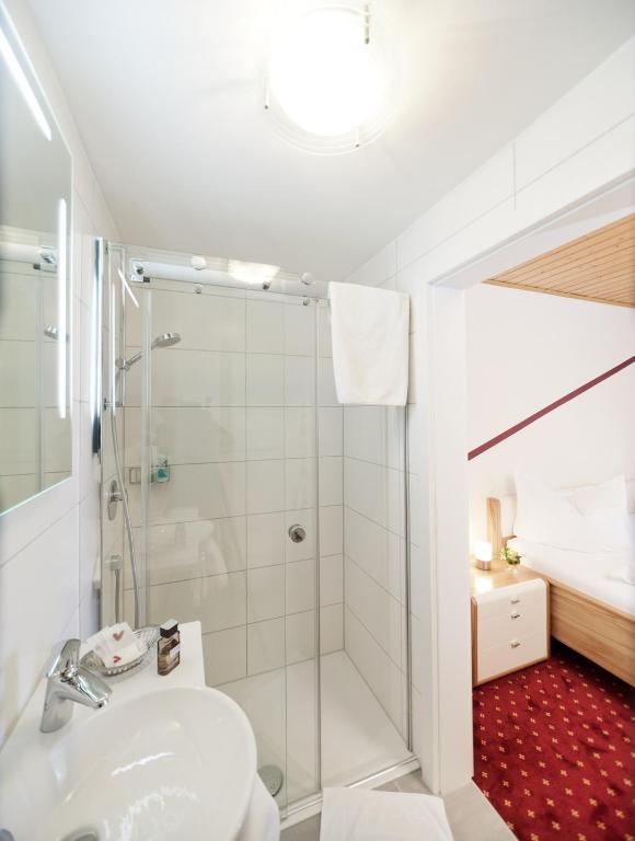 Hotel Landgasthof Kranz Huefingen Bagian luar foto