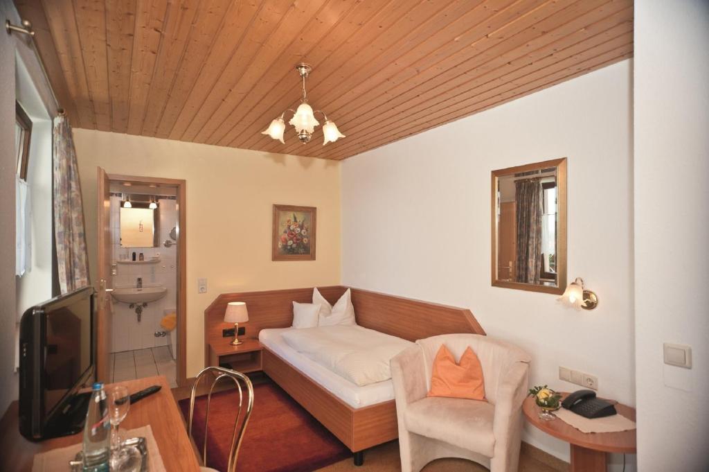 Hotel Landgasthof Kranz Huefingen Bagian luar foto