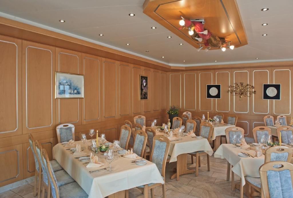 Hotel Landgasthof Kranz Huefingen Bagian luar foto